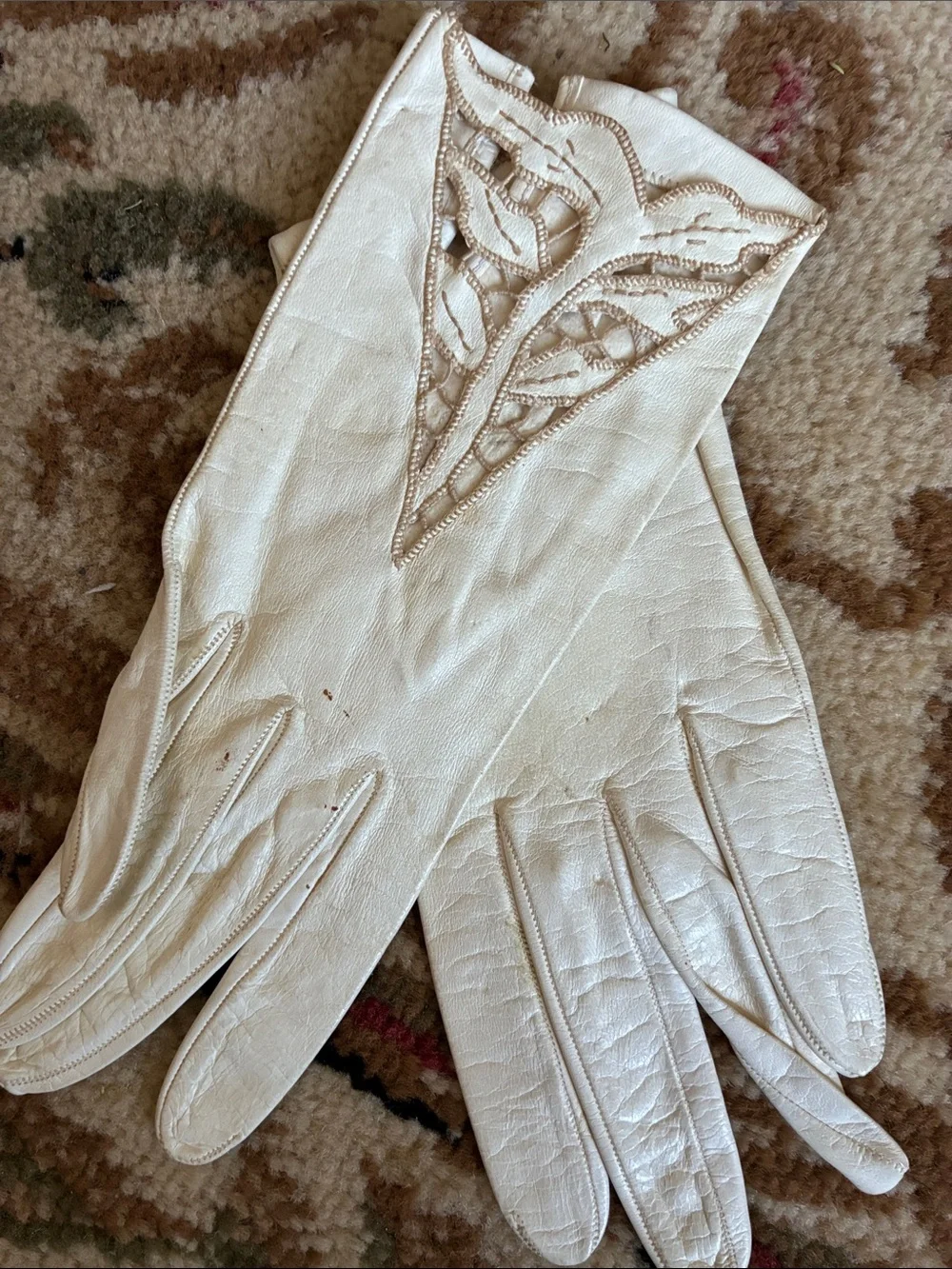 Vintage White Leather Gloves with Cutwork Detail